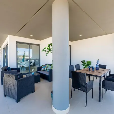 1min! & Pool - Private Parking, Ac & Wifi Διαμέρισμα
