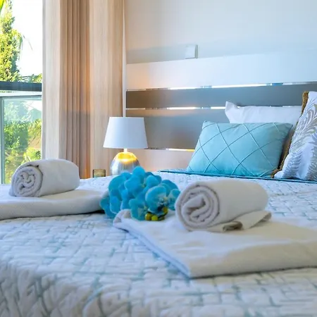 1min! & Pool - Private Parking, Ac & Wifi Διαμέρισμα *