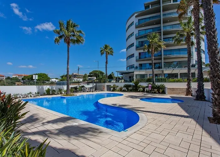 1min!&pool - Private Parking, Ac&wifi Apartment