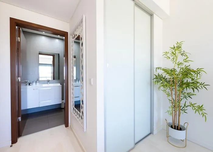 Apartment 1min!&pool - Private Parking, Ac&wifi *