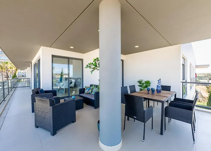 1min!&pool - Private Parking, Ac&wifi Apartment