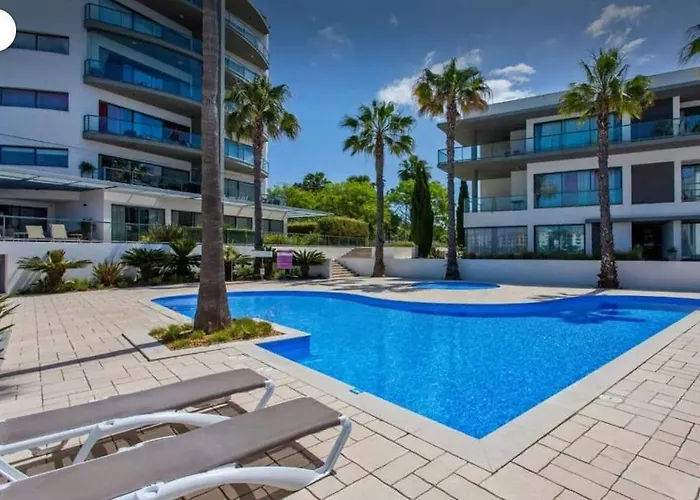 1min!&pool - Private Parking, Ac&wifi Apartment