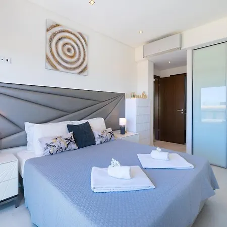 1min!&pool - Private Parking, Ac&wifi Quarteira