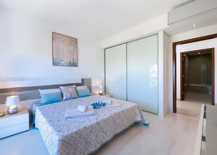 1min! & Pool - Private Parking, Ac & Wifi