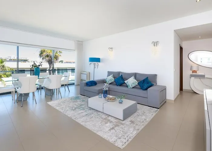 Lejlighed 1min! & Pool - Private Parking, Ac & Wifi *