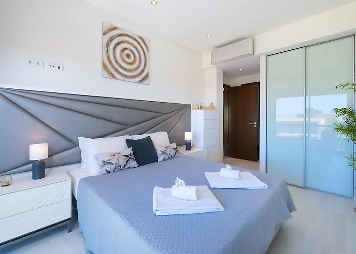 1min! & Pool - Private Parking, Ac & Wifi クアルテイラ