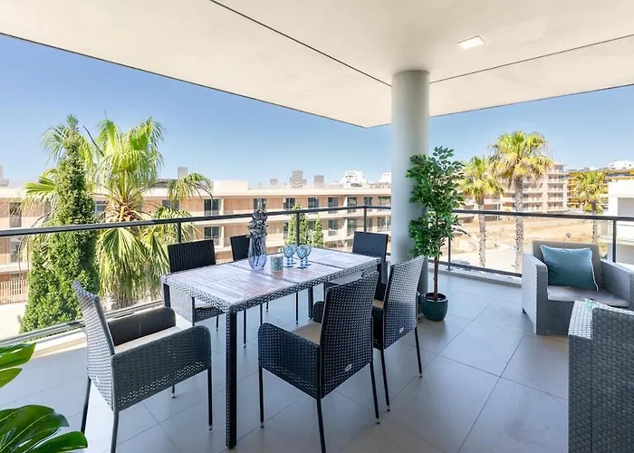 1min! & Pool - Private Parking, Ac & Wifi アパート