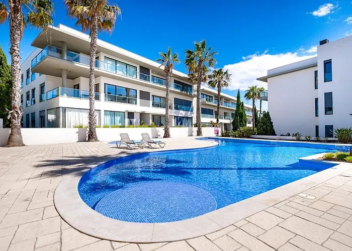 1min! & Pool - Private Parking, Ac & Wifi アパート *