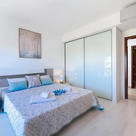 1min! & Pool - Private Parking, Ac & Wifi