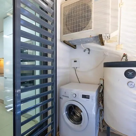 1min! & Pool - Private Parking, Ac & Wifi